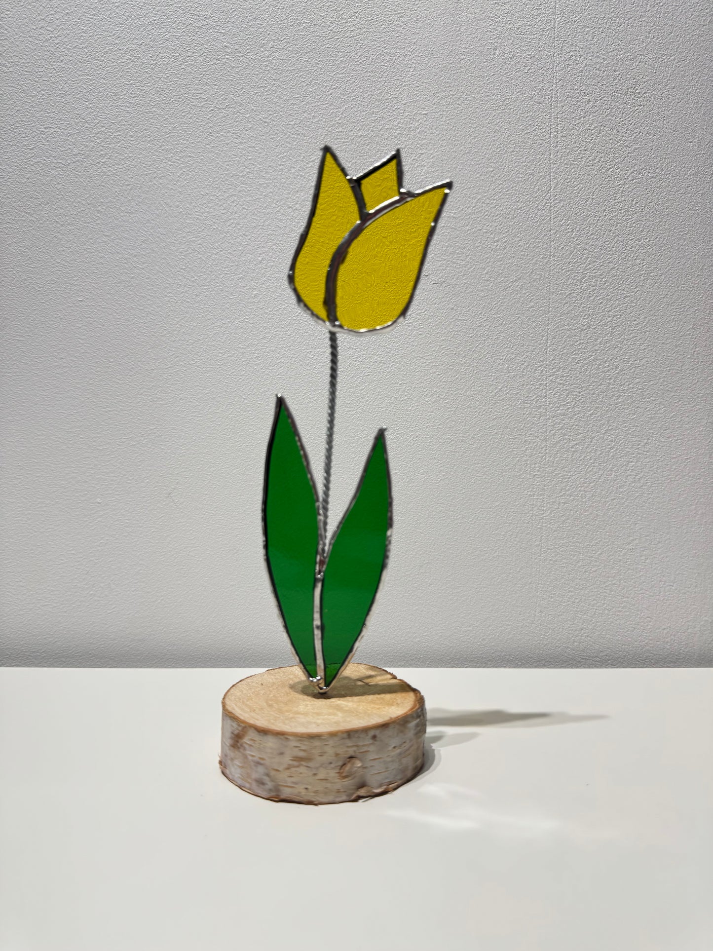 Tulp glas decoratie op hout - verschillende kleuren