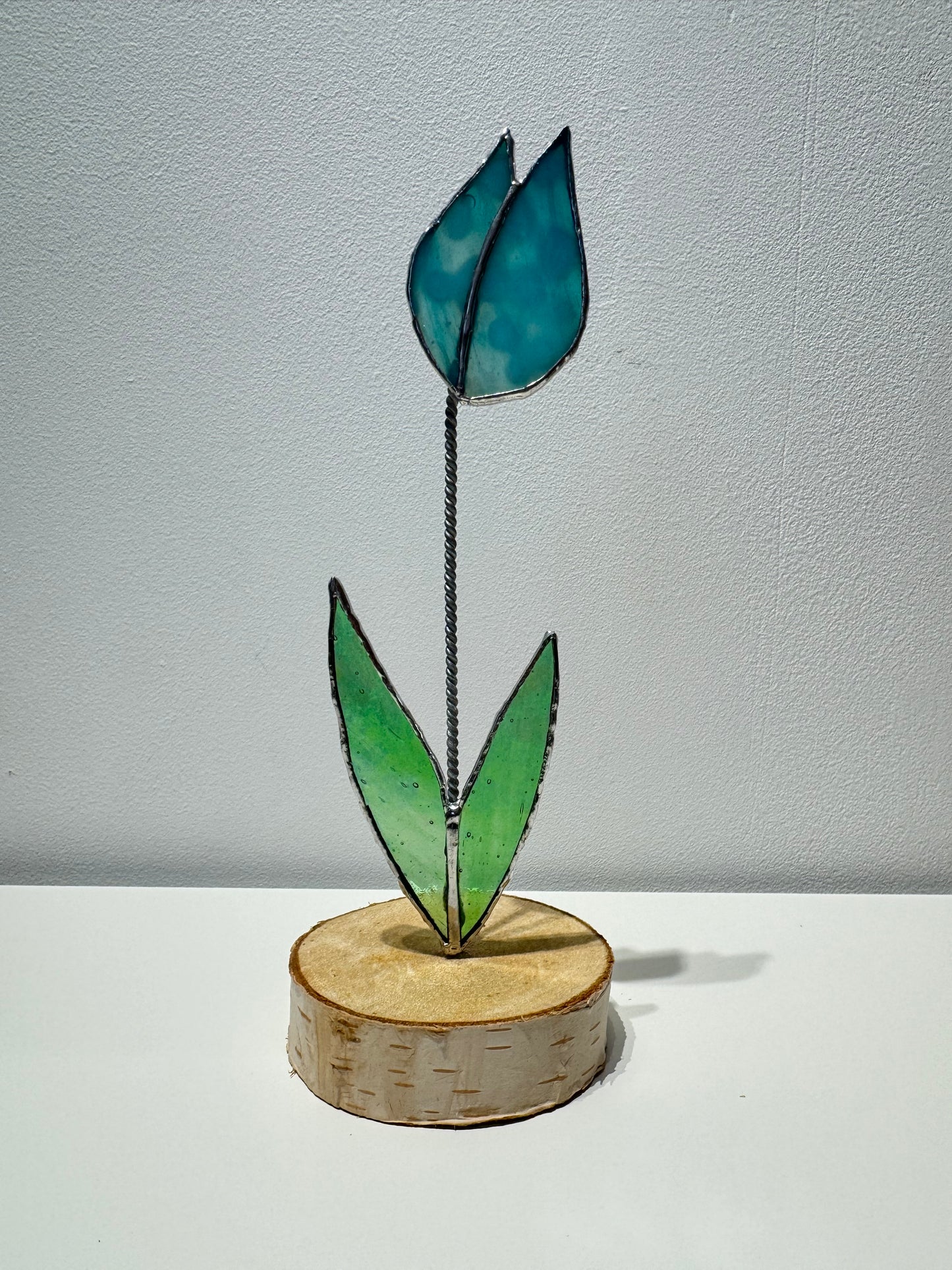 Tulp glas decoratie op hout - verschillende kleuren