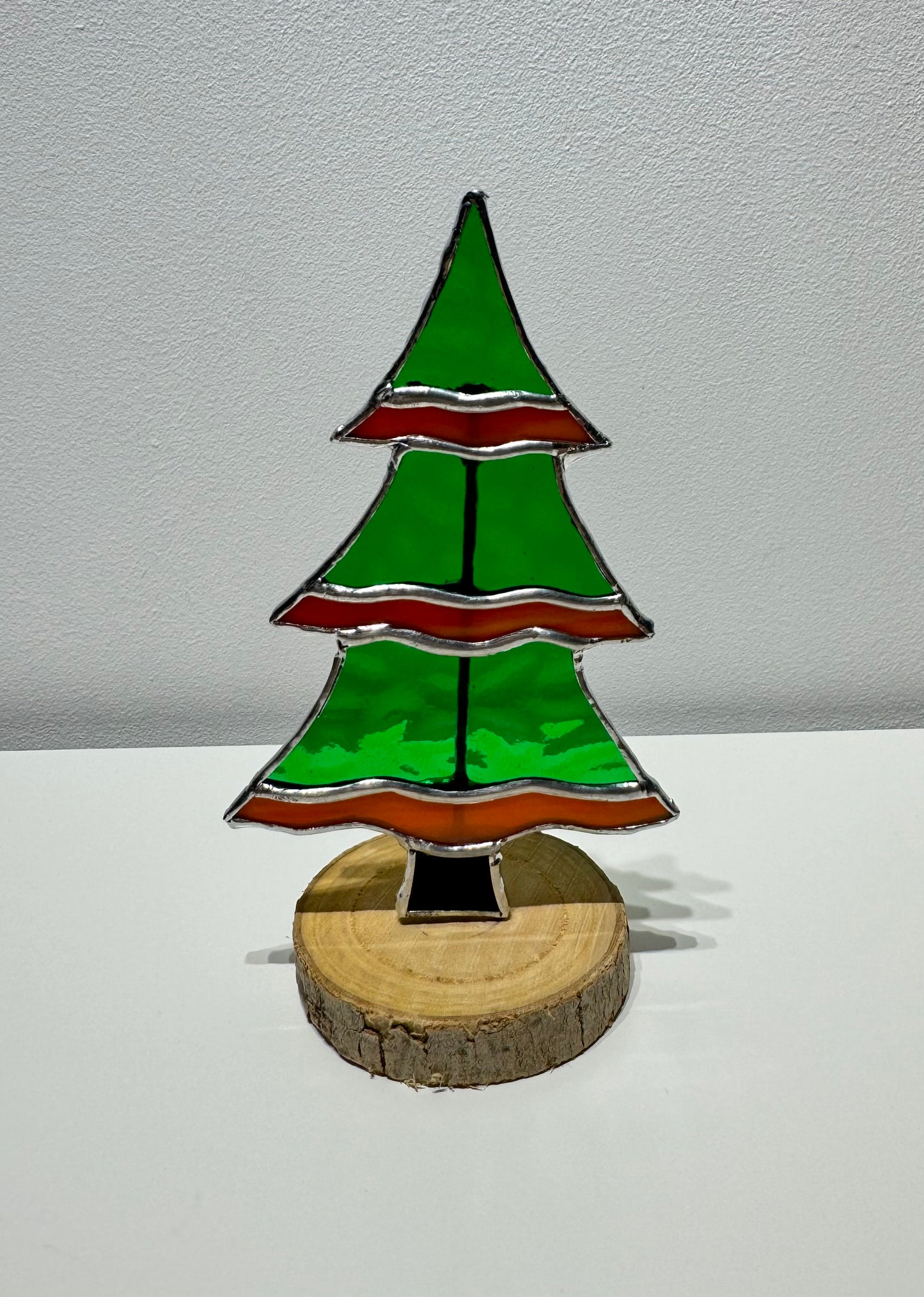 Kerstboom glas decoratie op hout - (verschillende kleuren)