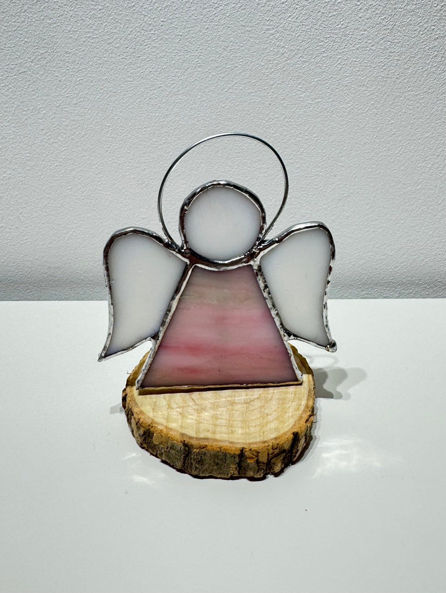 Engeltje glas decoratie op hout - verschillende kleuren